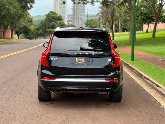 VOLVO-XC90-2023