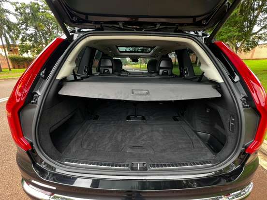 VOLVO-XC90-2023