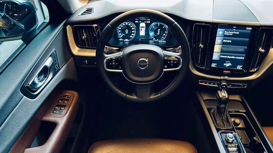 VOLVO-XC60-2019