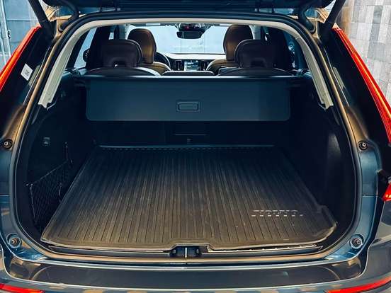 VOLVO-XC60-2.0 D5 DIESEL MOMENTUM AWD GEARTRONIC VOLVO-XC60-2019