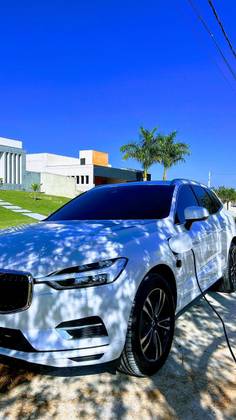 VOLVO XC60 2.0 T8 HYBRID MOMENTUM AWD GEARTRONIC