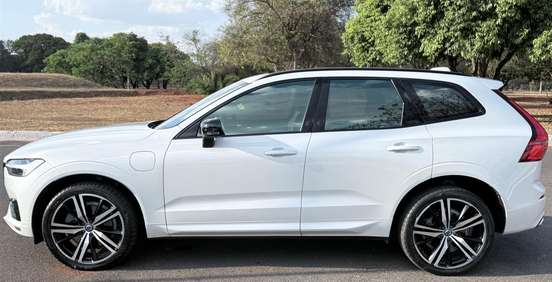VOLVO-XC60-2021