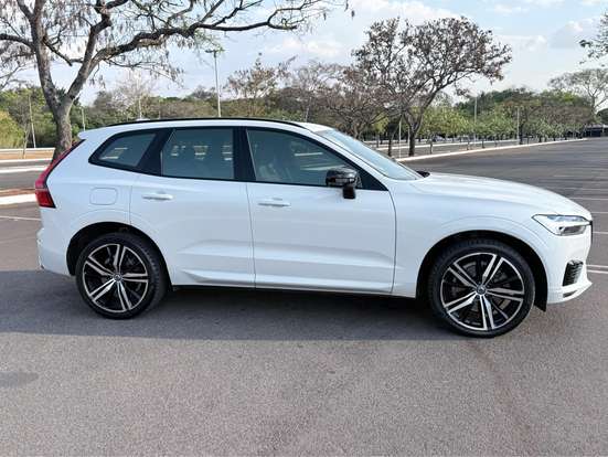 VOLVO-XC60-2021