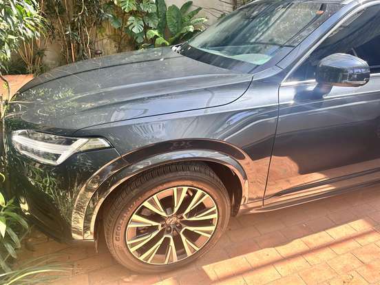 VOLVO-XC90-2020