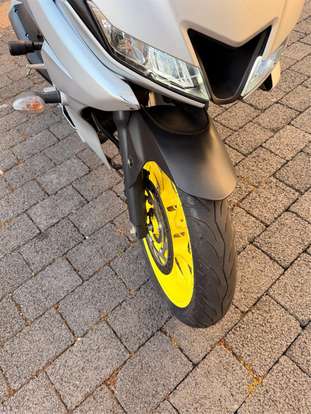 YAMAHA-YZF R15-2024