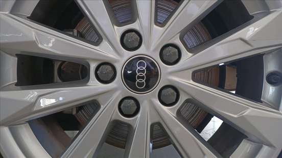 AUDI-Q3-2020