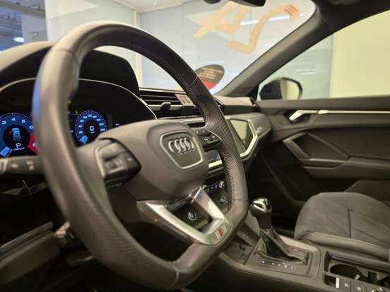 AUDI-Q3-2024