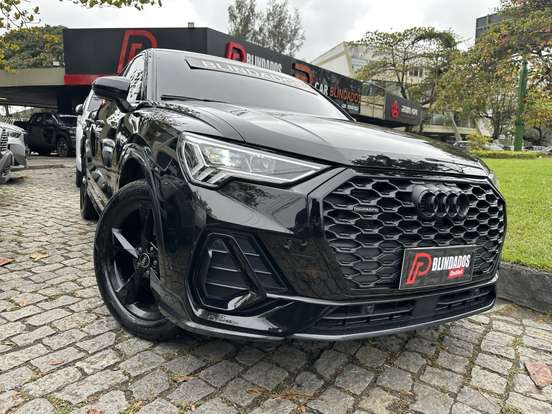 AUDI-Q3-2022