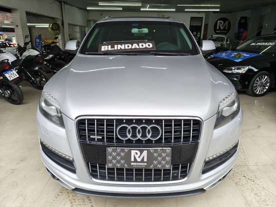 AUDI-Q7-2010