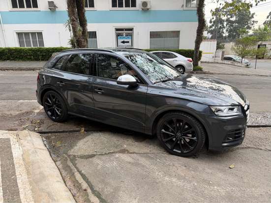AUDI-SQ5-2018