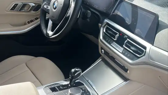 BMW-320i-2020