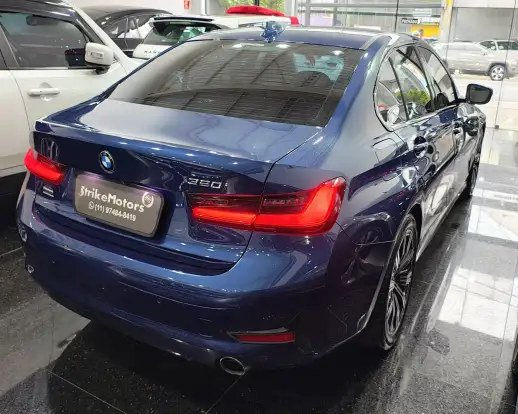 BMW-320i-2021