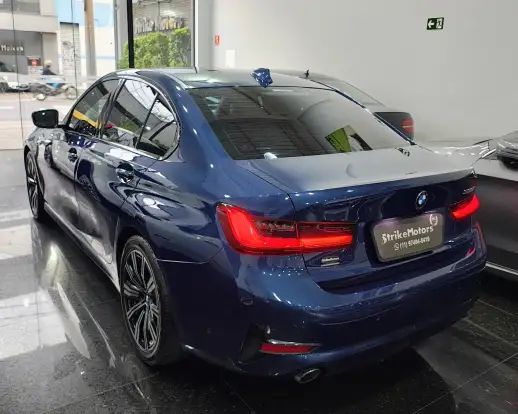 BMW-320i-2021