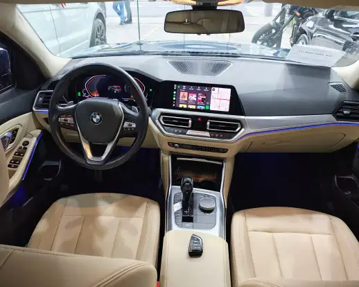 BMW-320i-2021