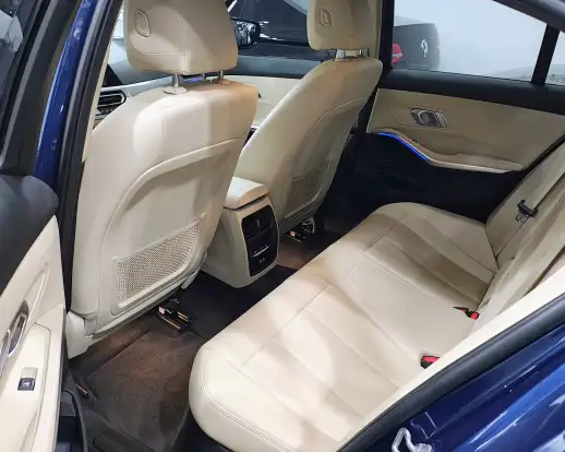 BMW-320i-2021