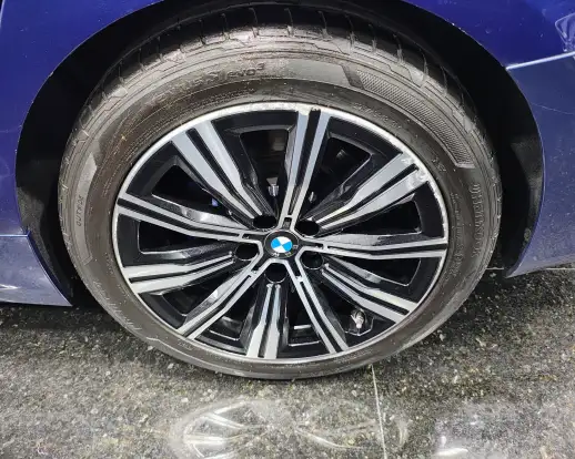 BMW-320i-2021