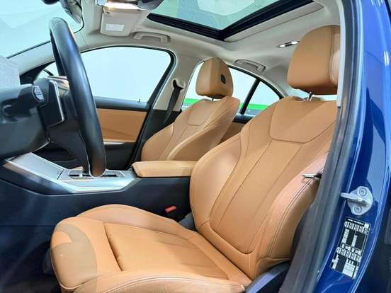 BMW-320i-2023