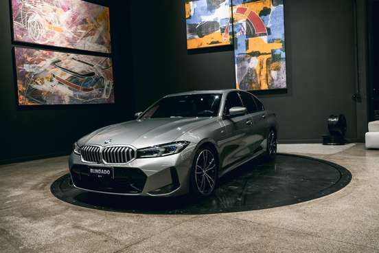 BMW-320i-2023