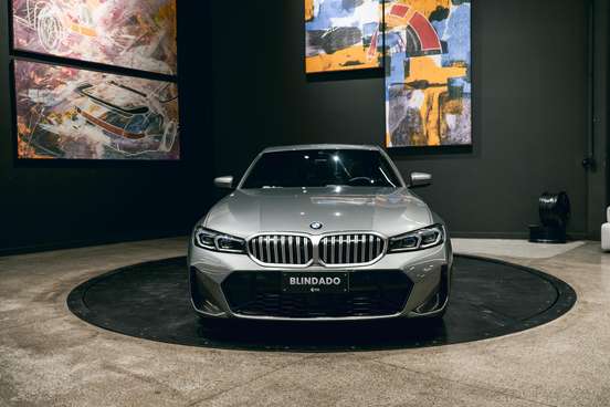 BMW-320i-2023