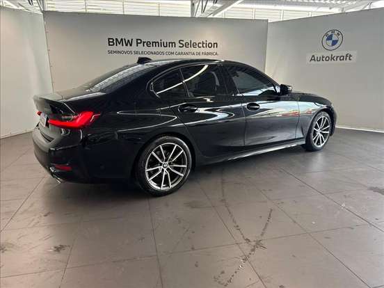 BMW-320i-2021