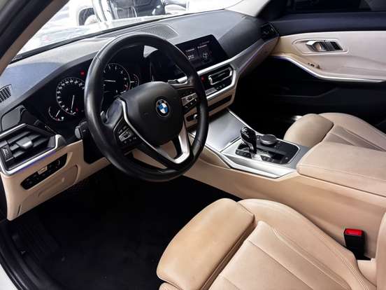 BMW-320i-2020
