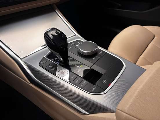 BMW-320i-2020