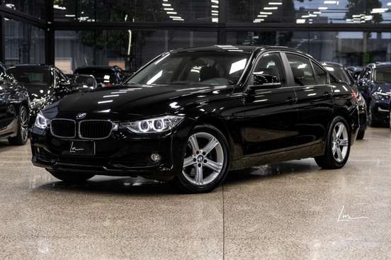 BMW-320i-2013