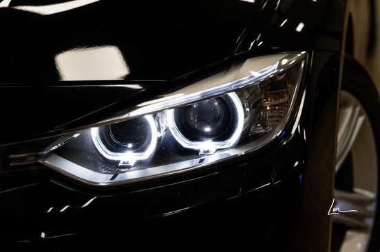 BMW-320i-2013