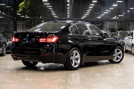 BMW-320i-2013