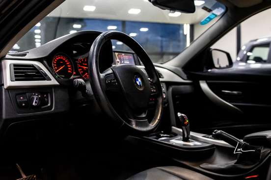 BMW-320i-2013