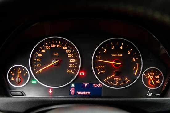 BMW-320i-2013