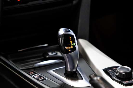BMW-320i-2013