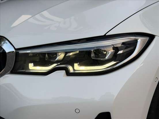 BMW-330i-2019