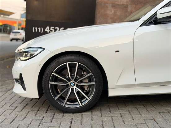 BMW-330i-2019