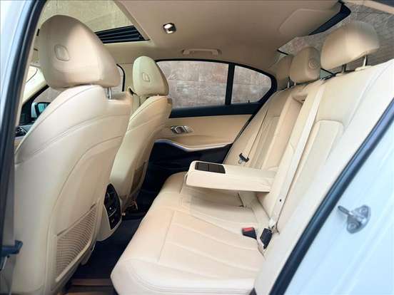 BMW-330i-2019