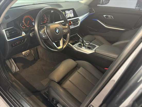 BMW-330i-2019