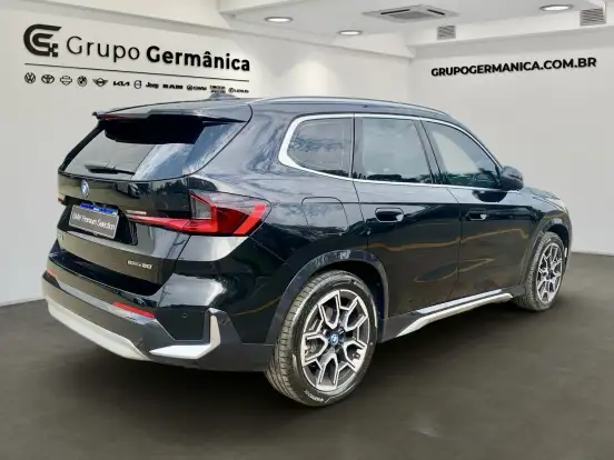BMW-iX1-2025