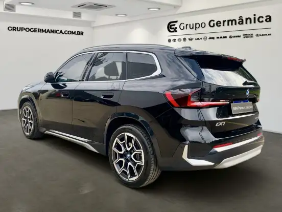 BMW-iX1-2025