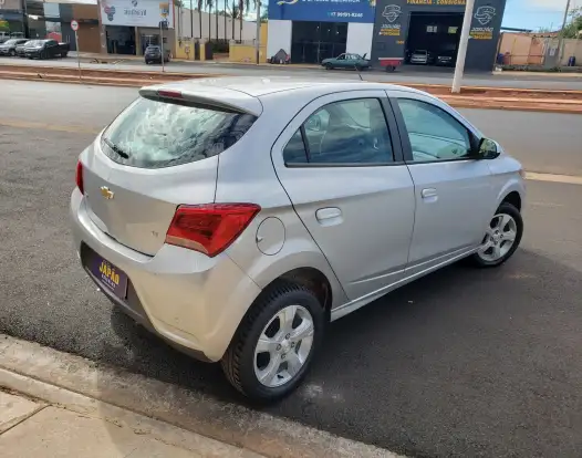 CHEVROLET-ONIX-2019