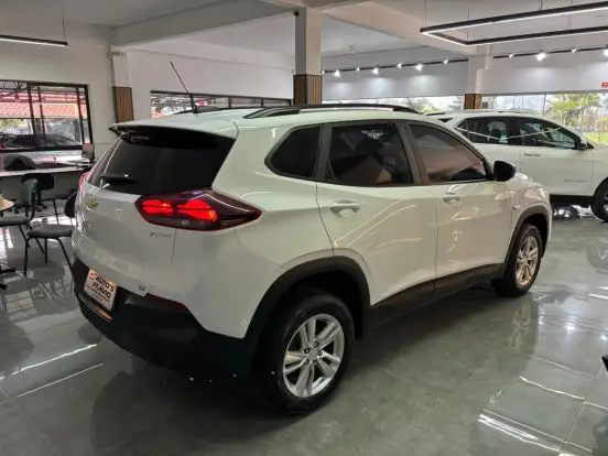 CHEVROLET-TRACKER-2023