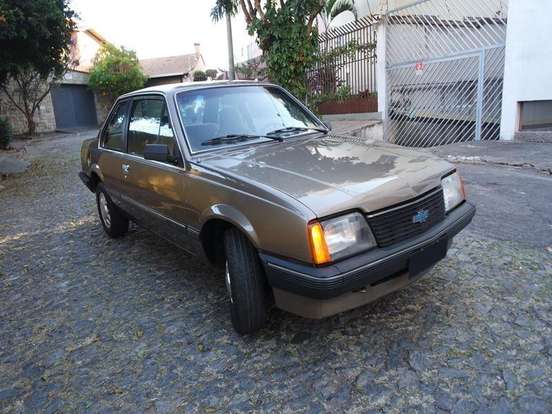 CHEVROLET-MONZA-1985