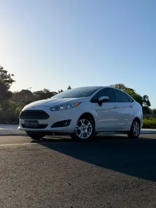 FORD FIESTA 1.6 SE HATCH 16V FLEX 4P POWERSHIFT FORD FIESTA 1.6 SE HATCH 16V FLEX 4P POWERSHIFT