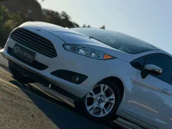 FORD-FIESTA-1.6 SE HATCH 16V FLEX 4P POWERSHIFT FORD-FIESTA-2013