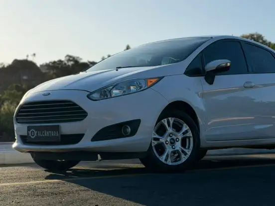 FORD-FIESTA-1.6 SE HATCH 16V FLEX 4P POWERSHIFT FORD-FIESTA-2013