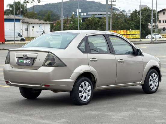 FORD-FIESTA-2013