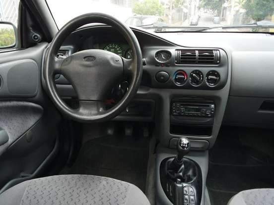 FORD-ESCORT-2000
