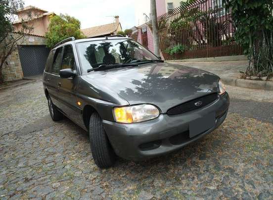 FORD-ESCORT-2000