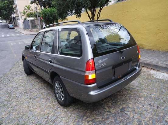 FORD-ESCORT-2000