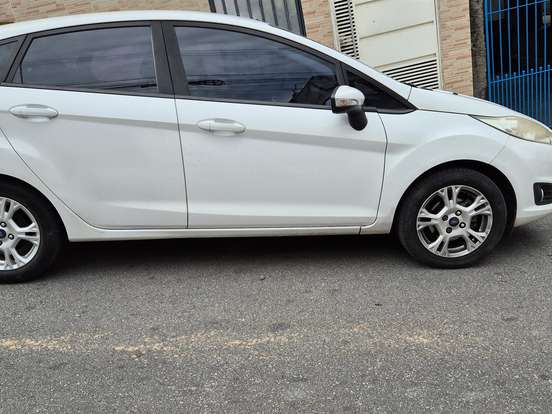 FORD-FIESTA-1.6 SE HATCH 16V FLEX 4P POWERSHIFT FORD-FIESTA-2014
