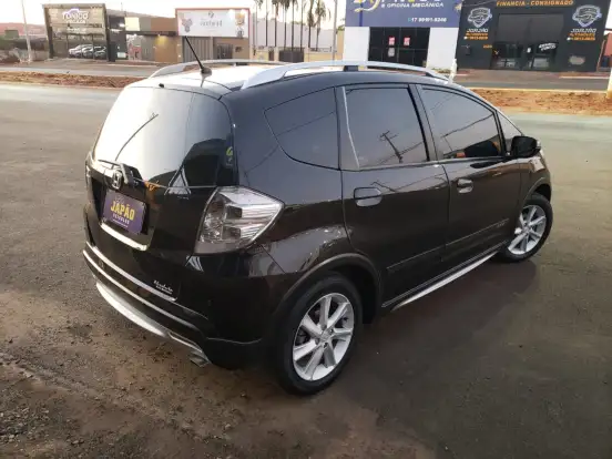 HONDA-FIT-1.5 TWIST 16V FLEX 4P MANUAL HONDA-FIT-2013